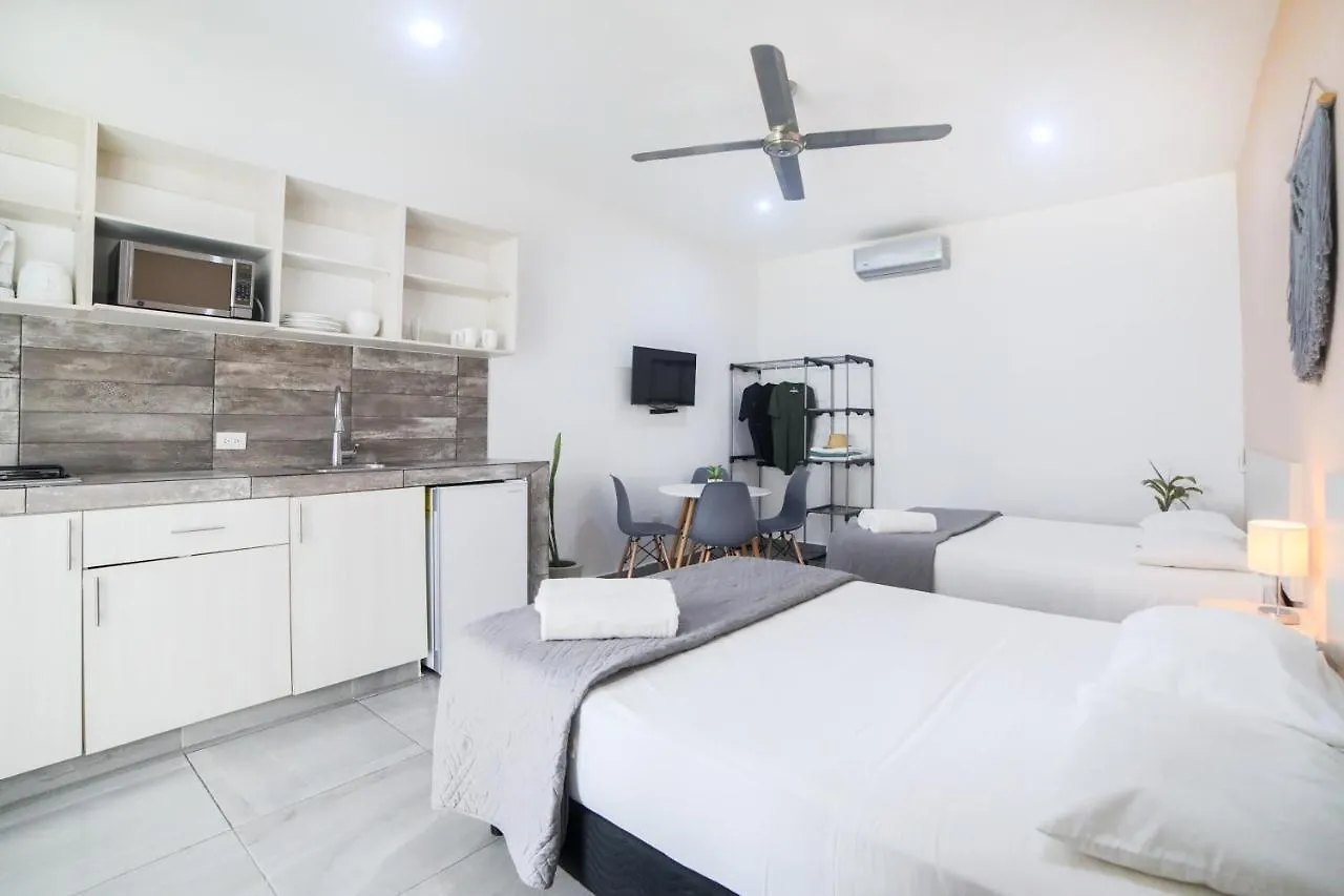 פלאייה דל כרמן Almond Suites