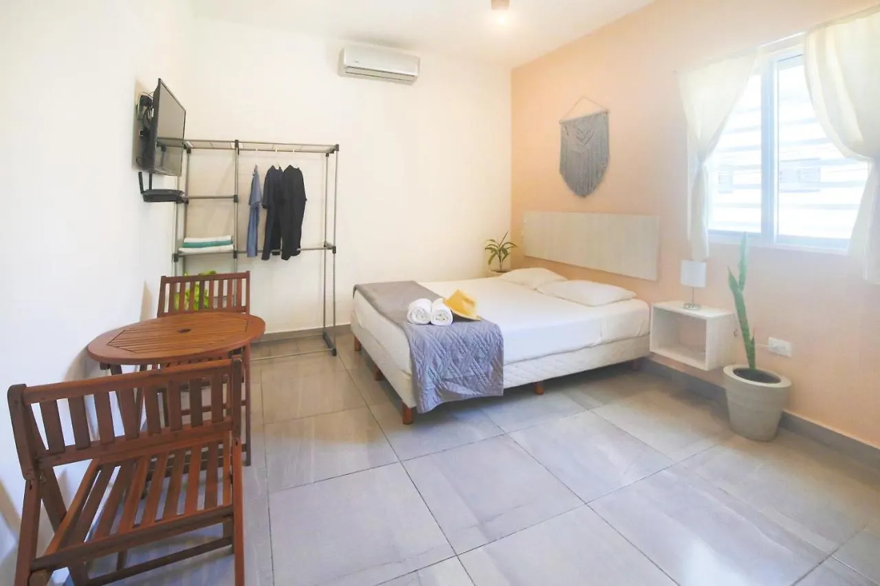 פלאייה דל כרמן Almond Suites